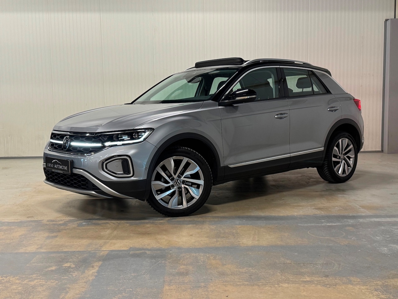Volkswagen T-Roc - 1.5 TSI Style | PANO | IQ LIGHTS | BEATS AUDIO | CAMERA - AutoWereld.nl