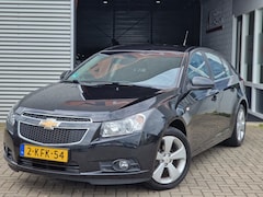 Chevrolet Cruze - 1.8 LTZ NAVI|PARKEERSENS|CRUISE|TREKHAAK
