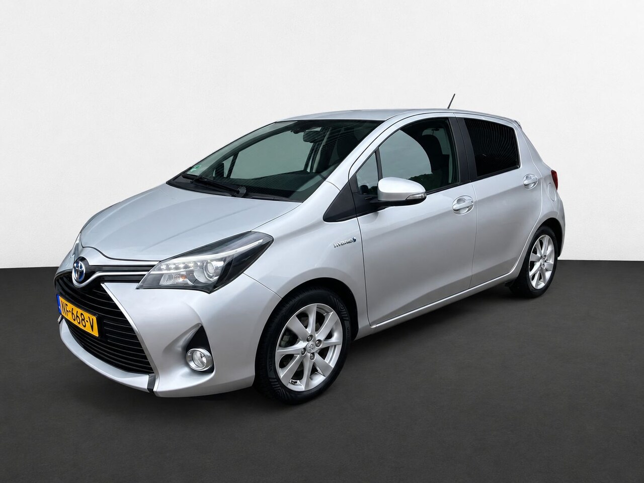 Toyota Yaris - 1.5 Hybrid Dynamic | All-Season banden | Privacy Glass | Camera | - AutoWereld.nl