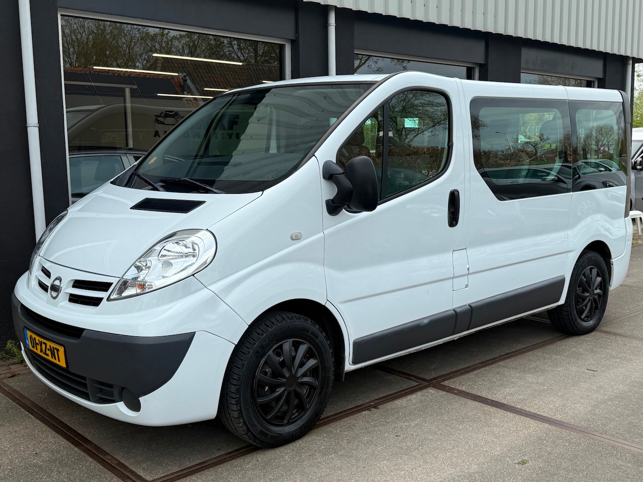Nissan Primastar Minibus - 2.0 DCI 84KW 2007 9-PERSONEN/MARGE! - AutoWereld.nl