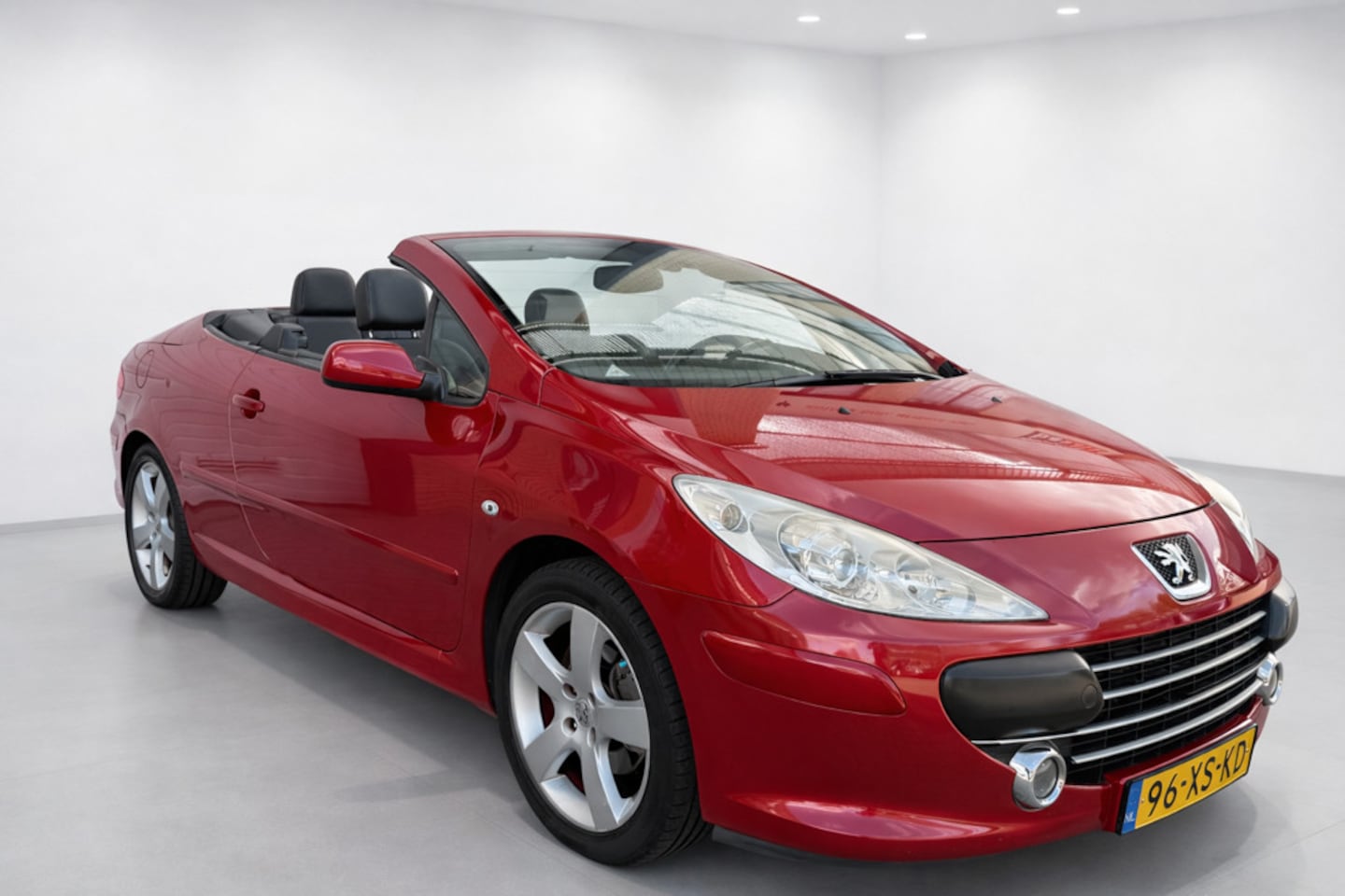 Peugeot 307 CC - 2.0-16V automaat, leder, cabriolet, pdc, apk, nap, airco, lichtmetaal, stoel verwarming, i - AutoWereld.nl