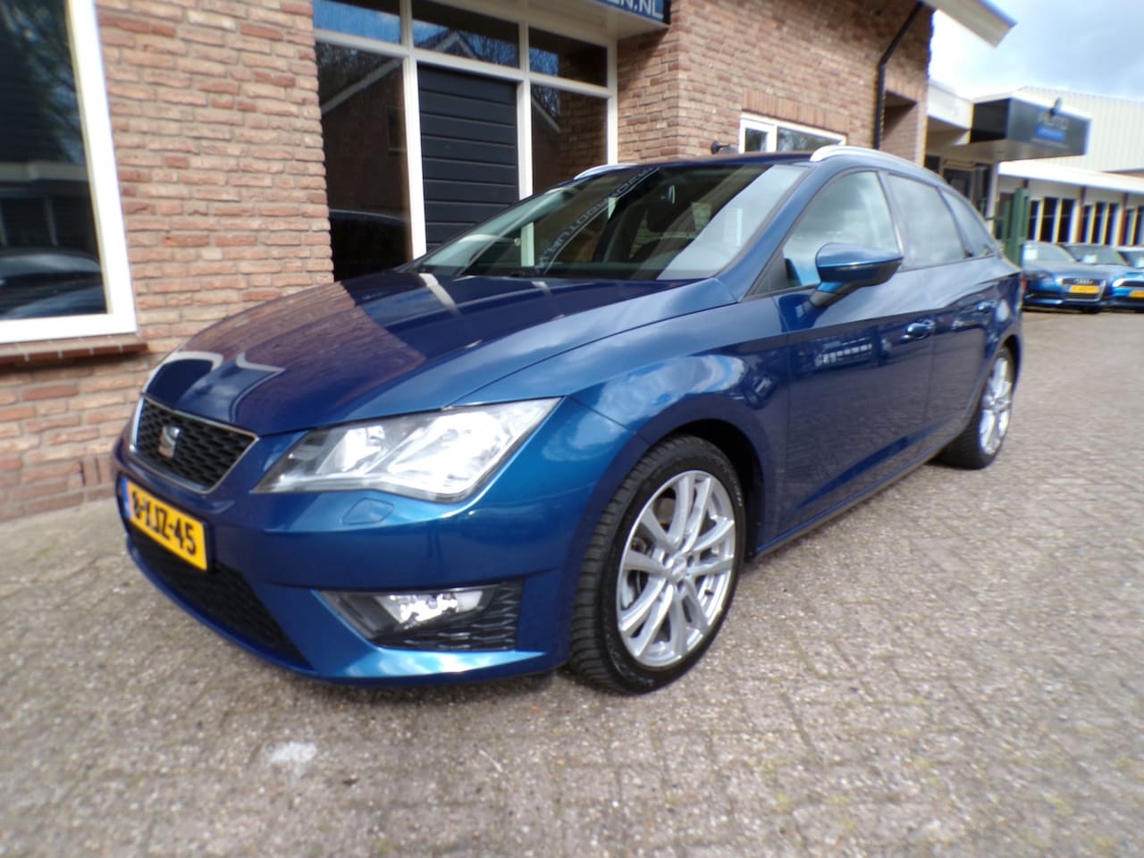 SEAT Leon ST - 1.8 TSI FR Automaat / Navi / Stoelverwarming - AutoWereld.nl