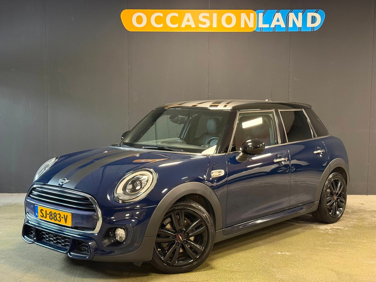 MINI John Cooper Works - Mini 1.5 Serious Business JCW|KEYLESS|LED|CRUISE|LEDER|BLUETOOTH|SFEER|17INCH| - AutoWereld.nl