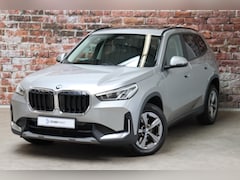 BMW X1 - sDrive20i Executive Automaat / Navigatiesyteem / Panoramadak / Achteruitrijcamera / DAB /