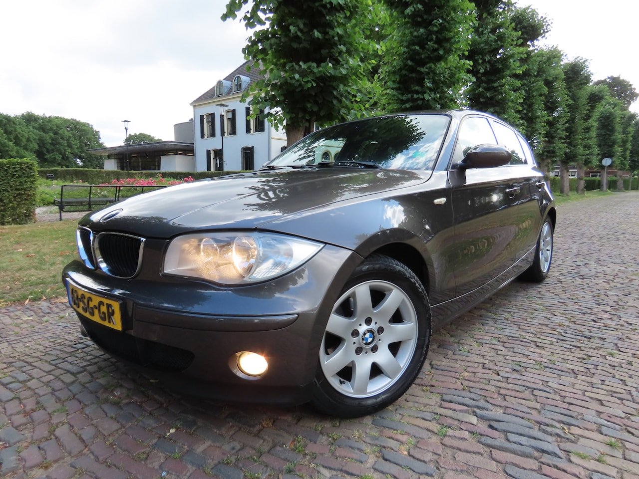 BMW 1-serie - 118i High Executive Automaat Leer Airco Cruisecontrol Bleutooth/Carplay 5 Drs Lm Velgen*** - AutoWereld.nl