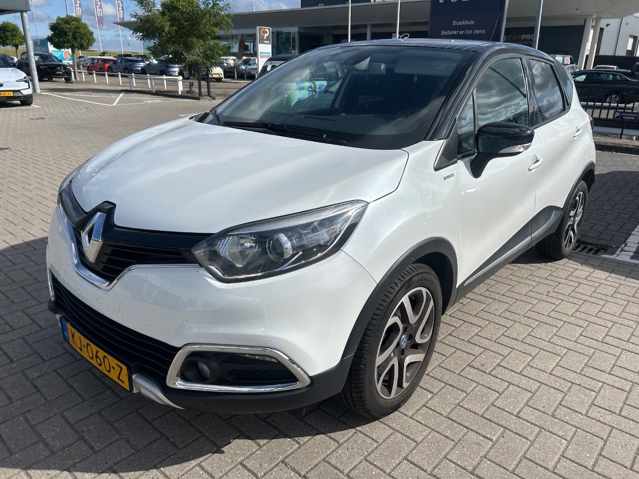 Renault Captur - 1.2 TCe Wave Automaat! | Camera | Cruise | LMV | Bluetooth | Navigatie! | Leder/Stof | PDC - AutoWereld.nl