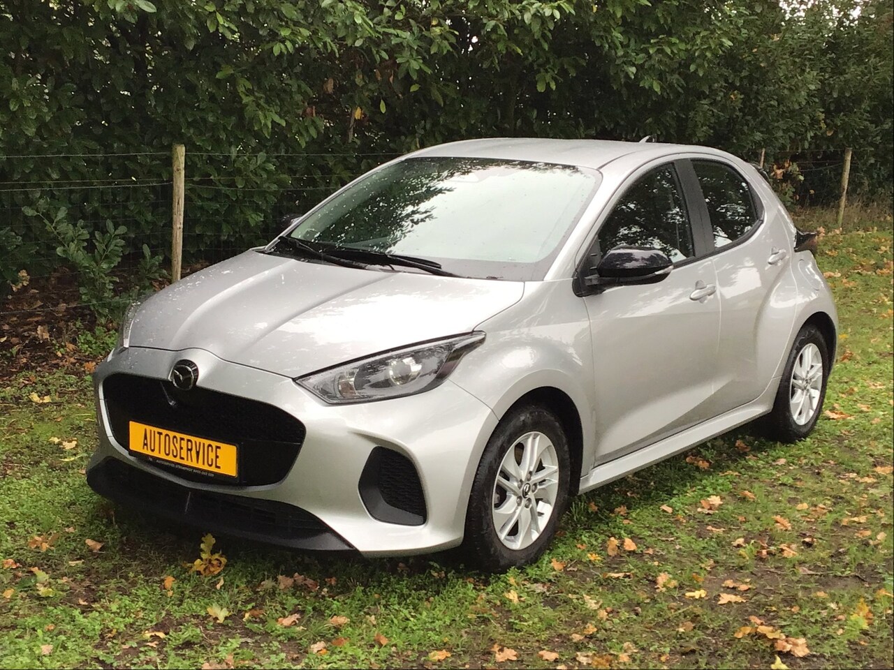 Mazda 2 Hybrid - 1.5 Centre-line / Toyota Yaris - AutoWereld.nl