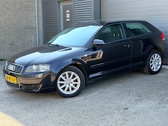 Audi A3 - 1.6 Attraction Automaat