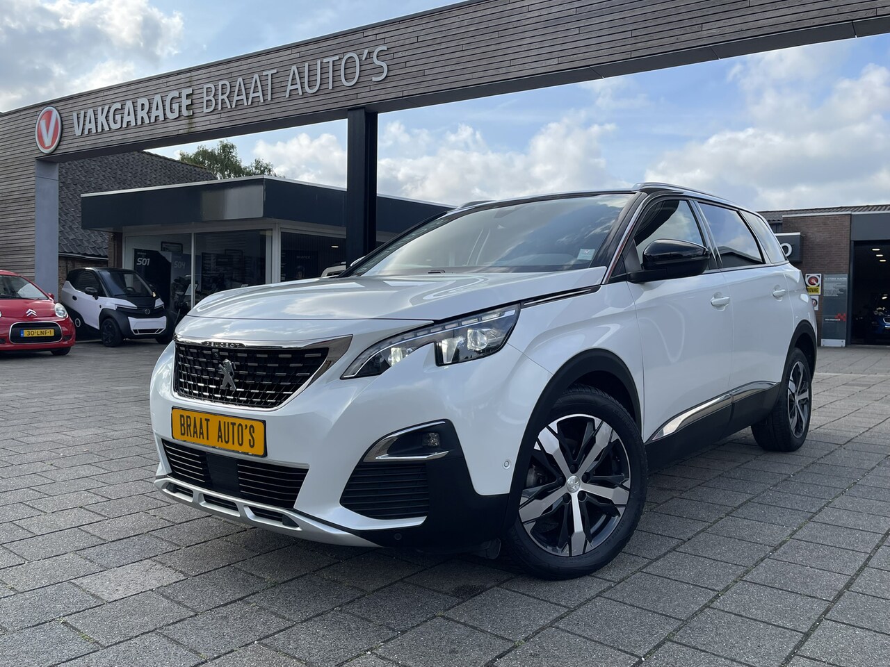 Peugeot 5008 - 1.2 PureTech Allure 7P. l CAMERA l CARPLAY l CRUISE l RIJKLAAR! - AutoWereld.nl