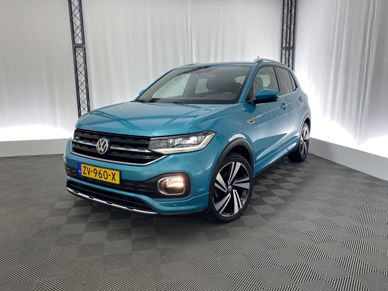 Volkswagen T-Cross - 1.0 TSi R-Line | Apple carplay | Navi | Adapt. cruise | Keyless | Dodehoeksensor | Privacy - AutoWereld.nl