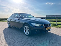 BMW 3-serie - 320i xDrive High Executive