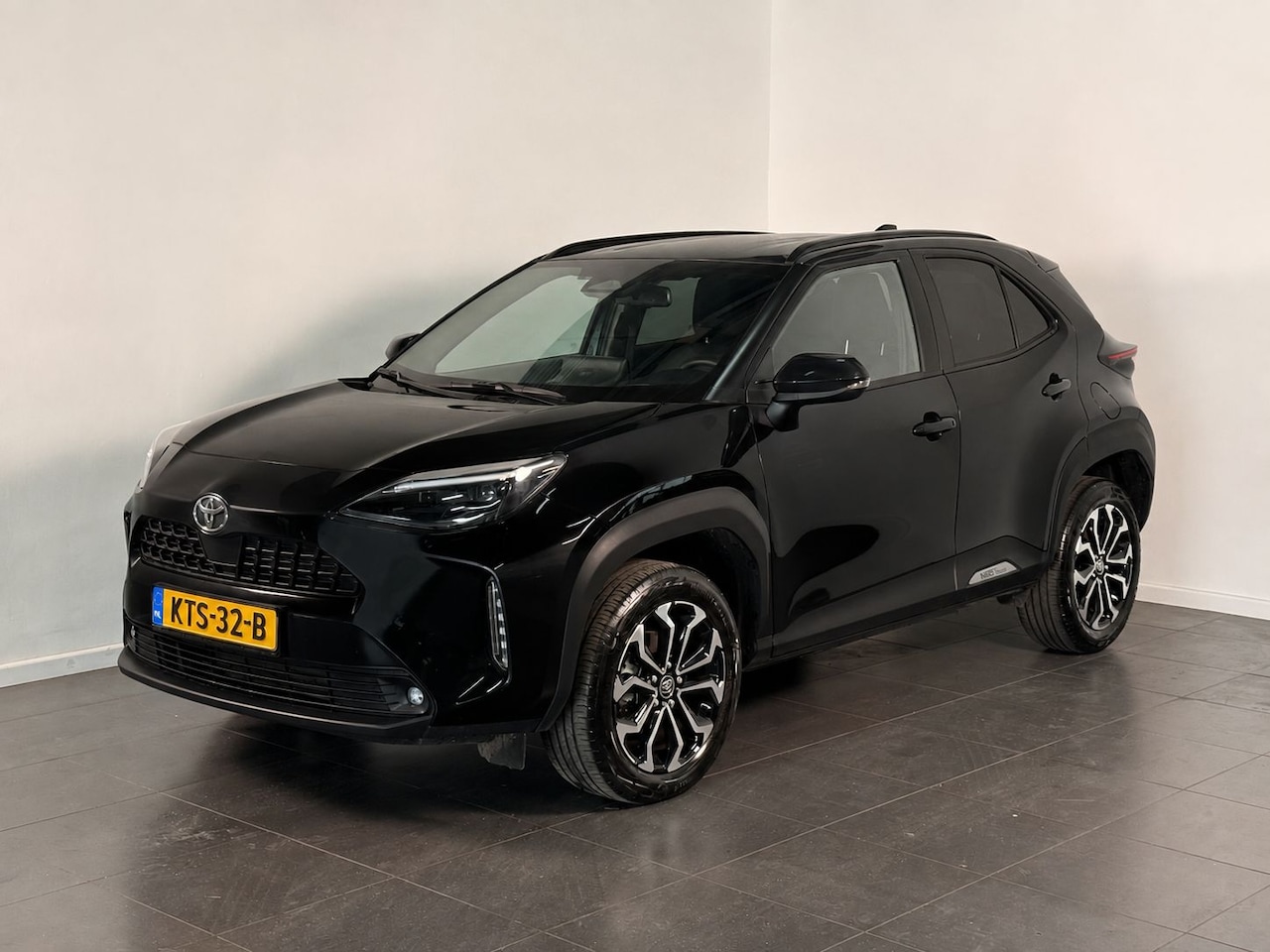Toyota Yaris Cross - 1.5 Hybrid 130 Dynamic | 130 pk | Stoel / Stuur en voorruitverwarming | Locatie Gertsen - AutoWereld.nl