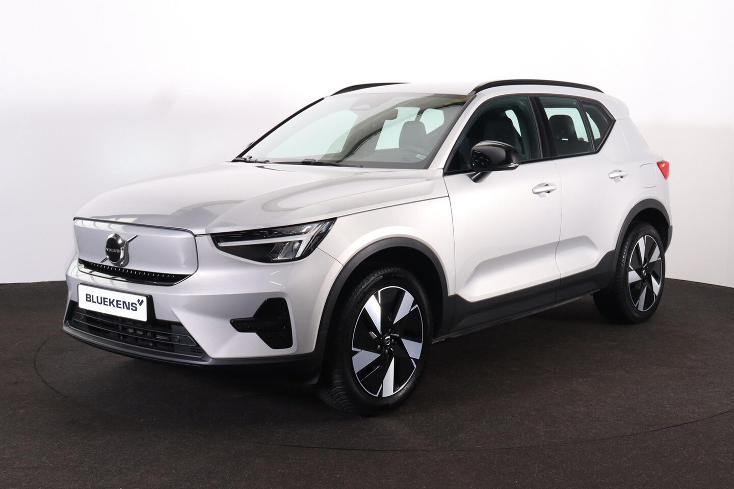 Volvo XC40 - Single Motor Essential 69 kWh - Climate Control - Parkeersensoren achter - Cruise Control - AutoWereld.nl