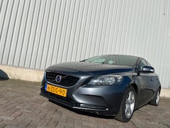 Volvo V40 - 1.6 D2 Momentum - Schade