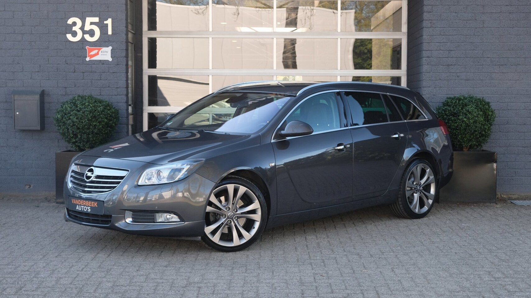 Opel Insignia Sports Tourer - 2.8 T Cosmo 4x4 260PK Automaat|Leder|Navi - AutoWereld.nl