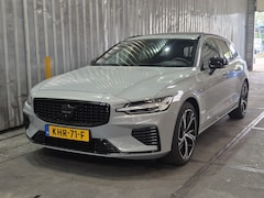 Volvo V60 - T6 350PK AWD Plus Dark | 360 | Trekhaak | Leder | Schuifdak | Zwarte logo's |