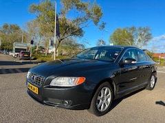Volvo S80 - 2.0 T Limited Edition / airco / cruise.control / navigatie / leder / trekhaak / elek.pakke