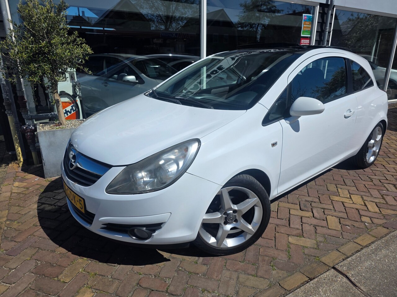 Opel Corsa - 1.4-16V Sport 1.4-16V Sport,panorama dak - AutoWereld.nl