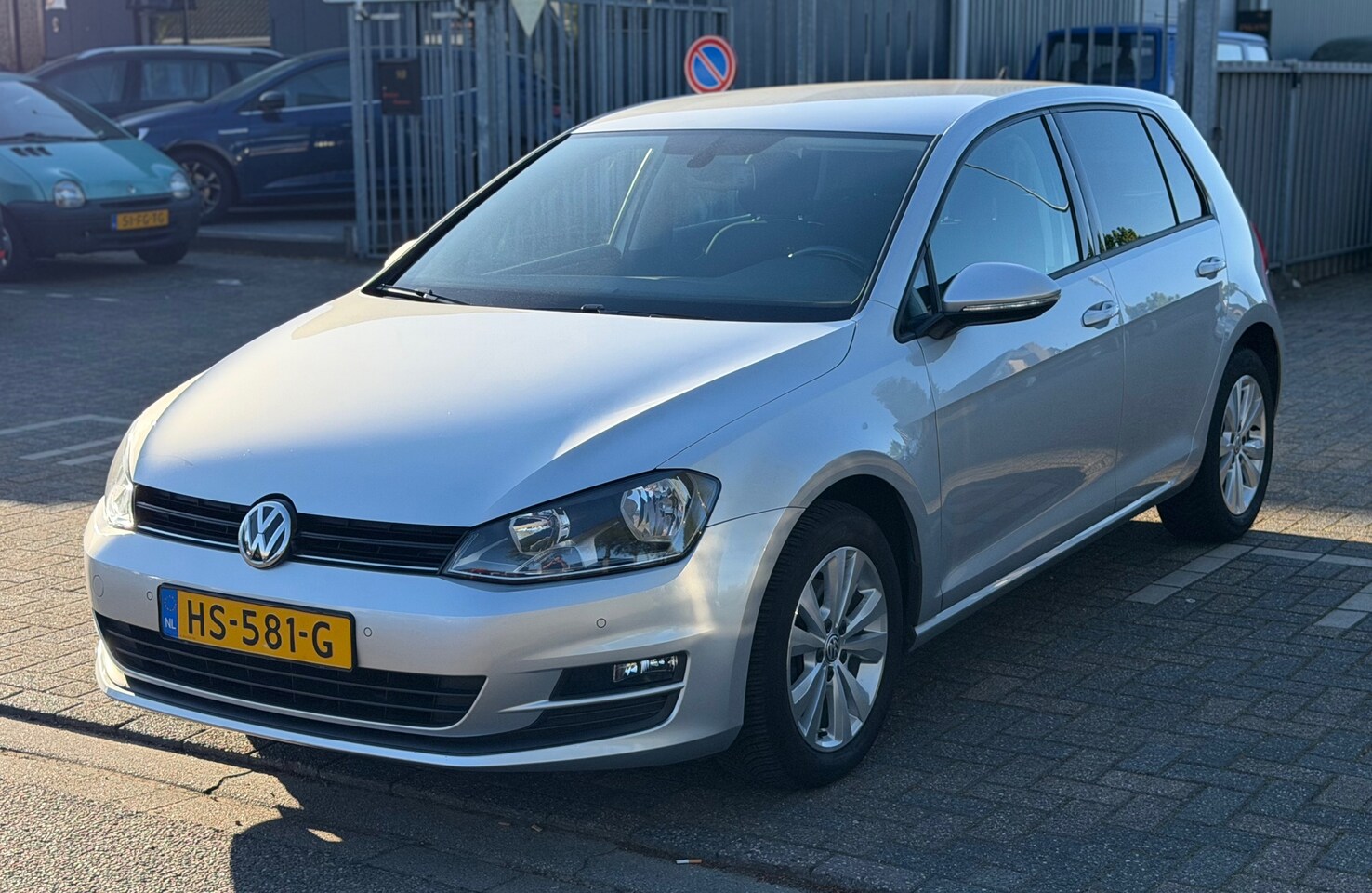 Volkswagen Golf - 1.6 TDI Comfortline DSG | Carplay | 1e-Eig | Dealer Ondh | Parkeersens. | Climate Ctrl | C - AutoWereld.nl