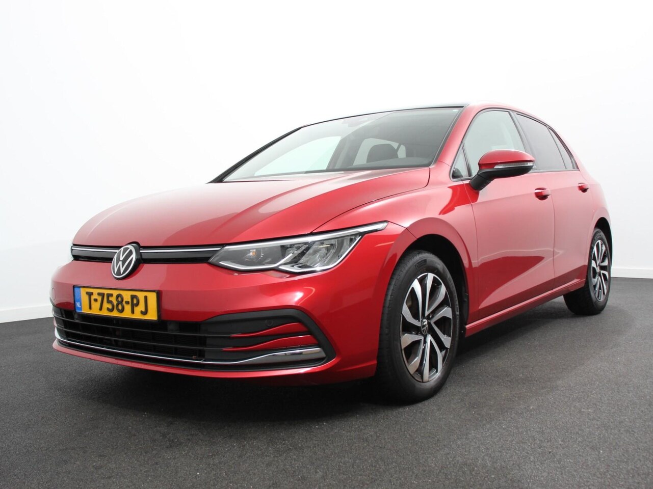 Volkswagen Golf - 1.0 eTSI 110pk Active Automaat Panorama dak Navigatie Climate Control Adaptive Cruise Cont - AutoWereld.nl
