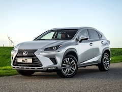Lexus NX - 300h AWD Luxery Facelift Leder Adaptive Cruise etc