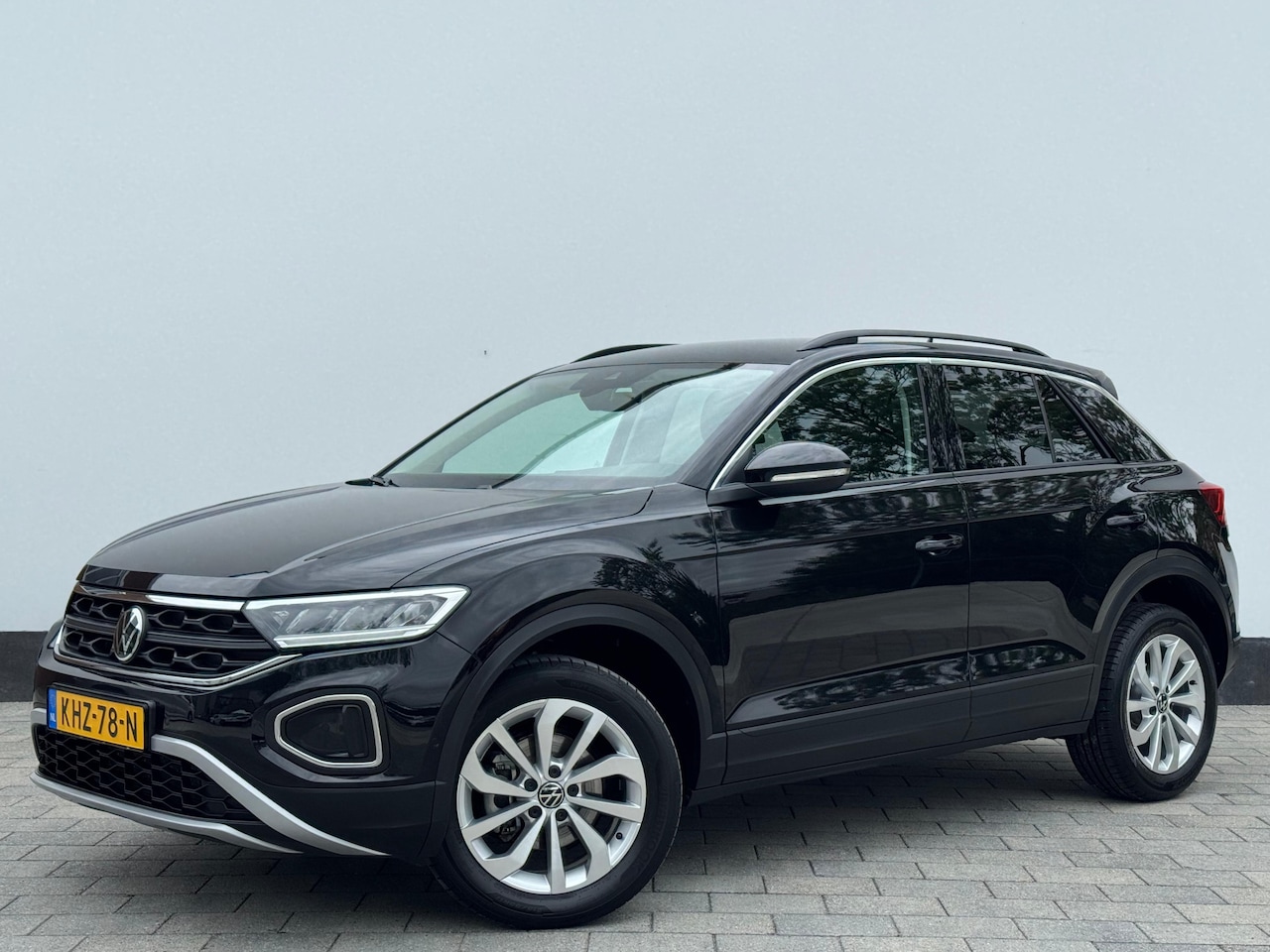 Volkswagen T-Roc - 1.5 TSI Life Edition | Adapt. Cruise | Clima | Camera | LED | Apple carplay & Android auto - AutoWereld.nl