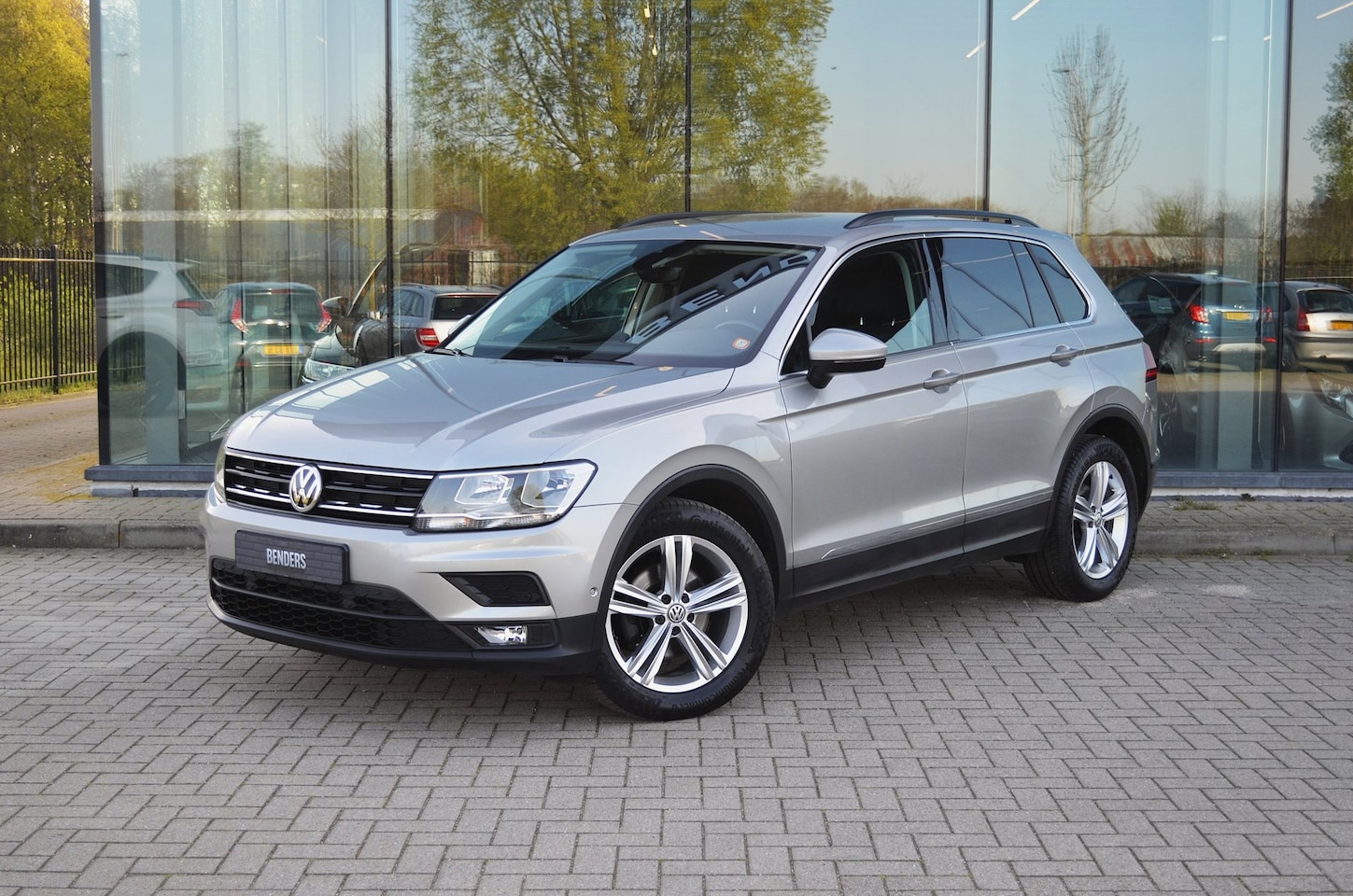 Volkswagen Tiguan - 1.5 TSI ACT Comfortline | Trekhaak | Automaat | LED | Camera | Navi | Massage-stoel - AutoWereld.nl