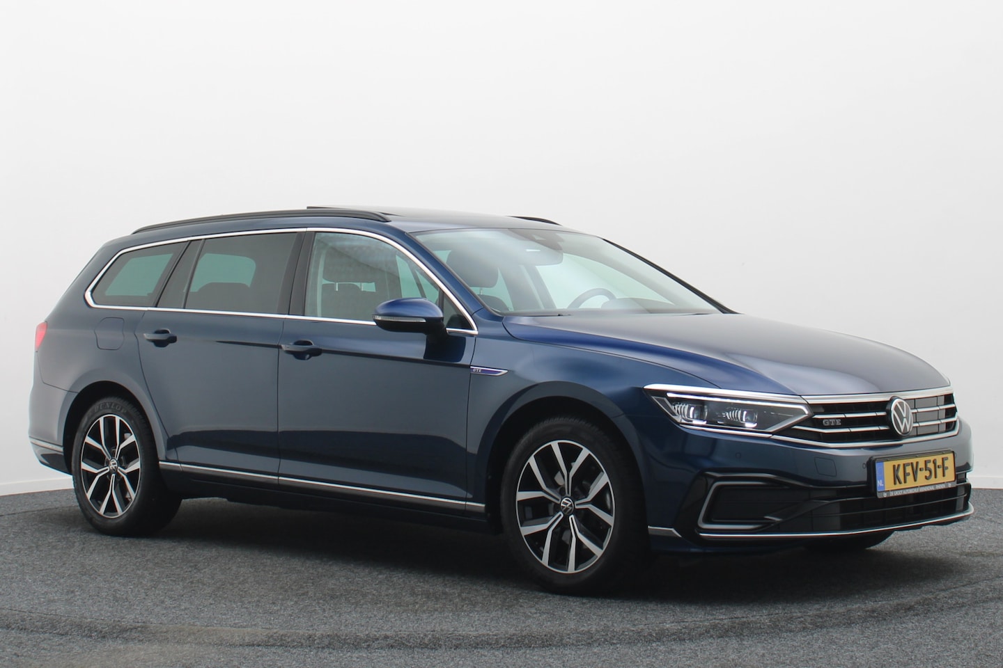 Volkswagen Passat Variant - 1.4 TSI PHEV GTE Business Panoramadak, ACC, Apple Carplay, Trekhaak, Camera, Keyless - AutoWereld.nl