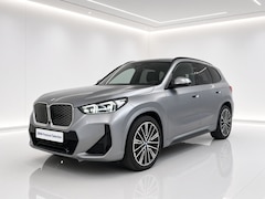 BMW iX1 - eDrive20 67 kWh M-Sport | Panorama | 20" | Massage | Head-Up | Stoelverwarming