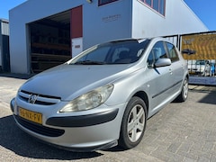 Peugeot 307 - 2.0-16V XT Pack Automaat Lage KM Stand