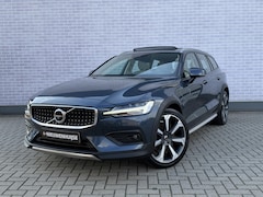 Volvo V60 Cross Country - B5 AWD Pro | Trekhaak | Panoramadak | Head-up Display | Harman Kardon Audio | Parkeerverwa