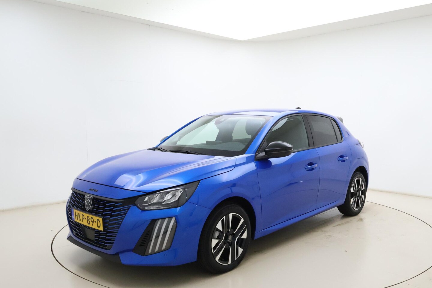Peugeot 208 - 1.2 Hybrid 110 e-DCS6 Allure | Automaat | 360 graden camera | Apple Carplay/Android Auto | - AutoWereld.nl
