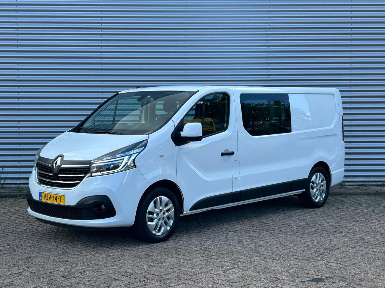 Renault Trafic - 2.0 dCi 170pk L2H1 DC Automaat - AutoWereld.nl