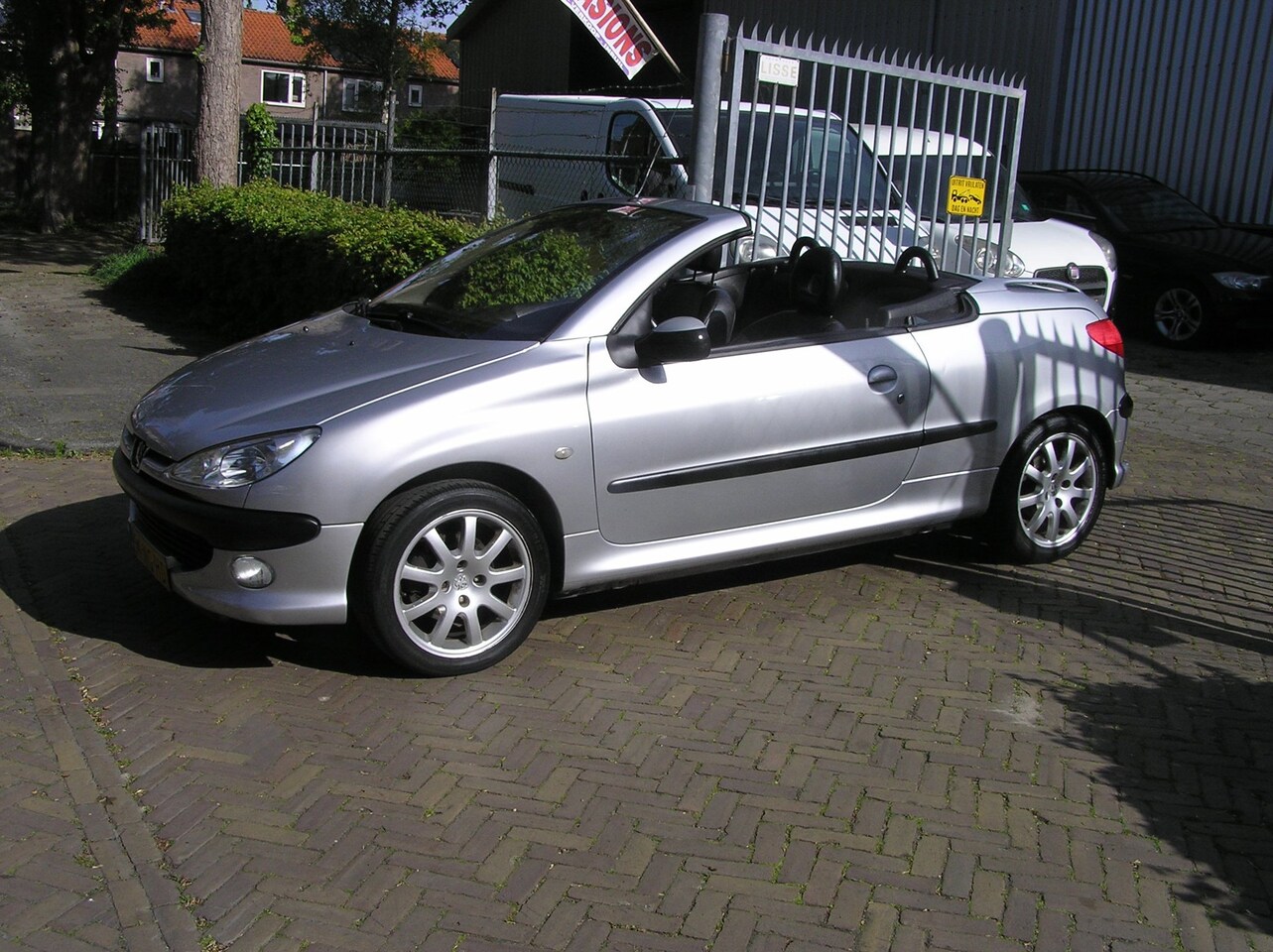 Peugeot 206 CC - 2.0-16V 204 d km airco APK - AutoWereld.nl