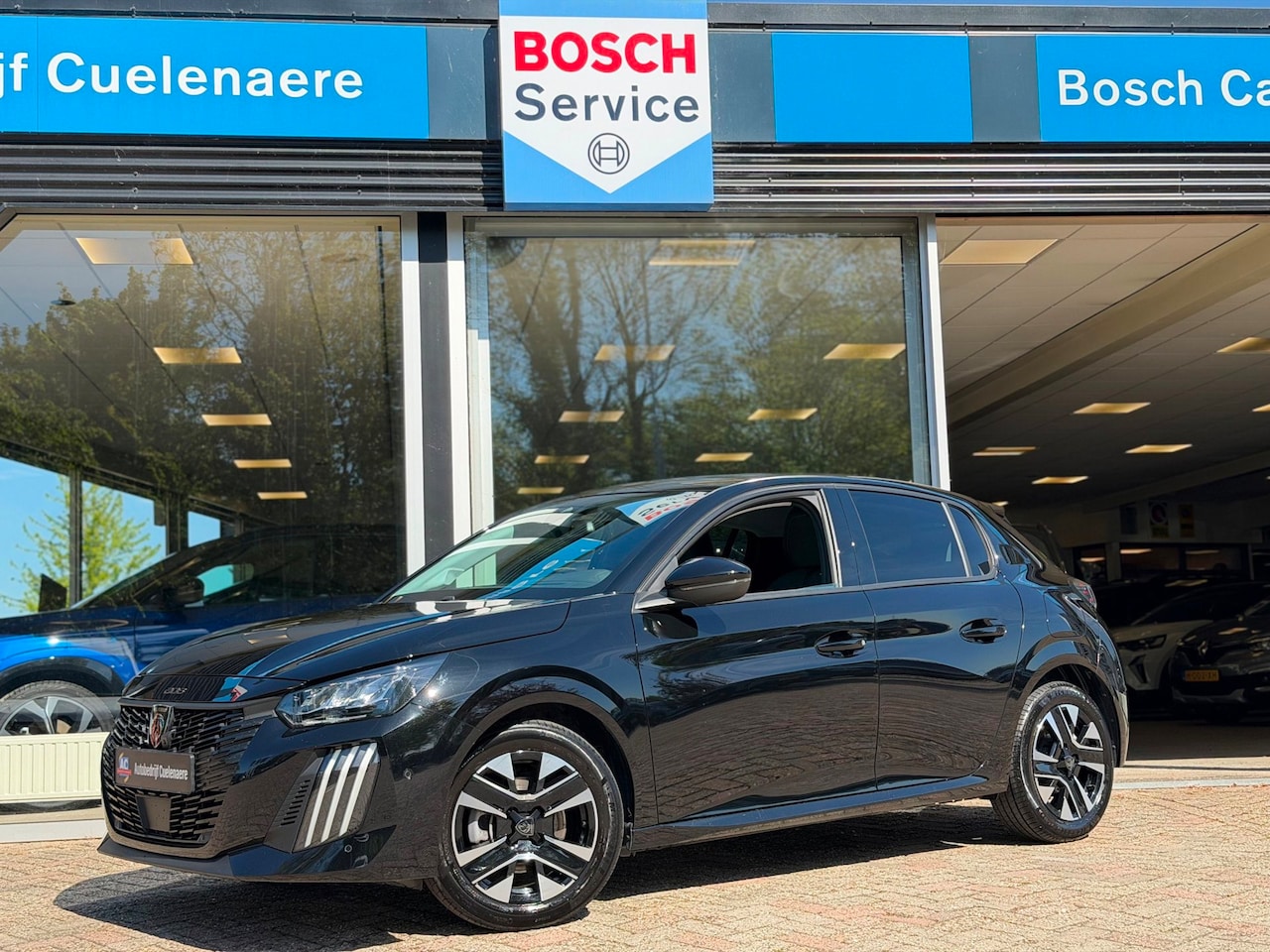 Peugeot 208 - 1.2 PureTech 100 Allure Navi / Camera V&A / Dodehoek / P-sensoren / APP connect - AutoWereld.nl