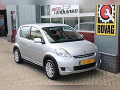 Daihatsu Sirion 2 - 1.0-12V 100th. Anniversary O.a: Airco, Radio/CD, A.B, L.M, 4-seiz, N.a.p. Etc.. Rijklaar A