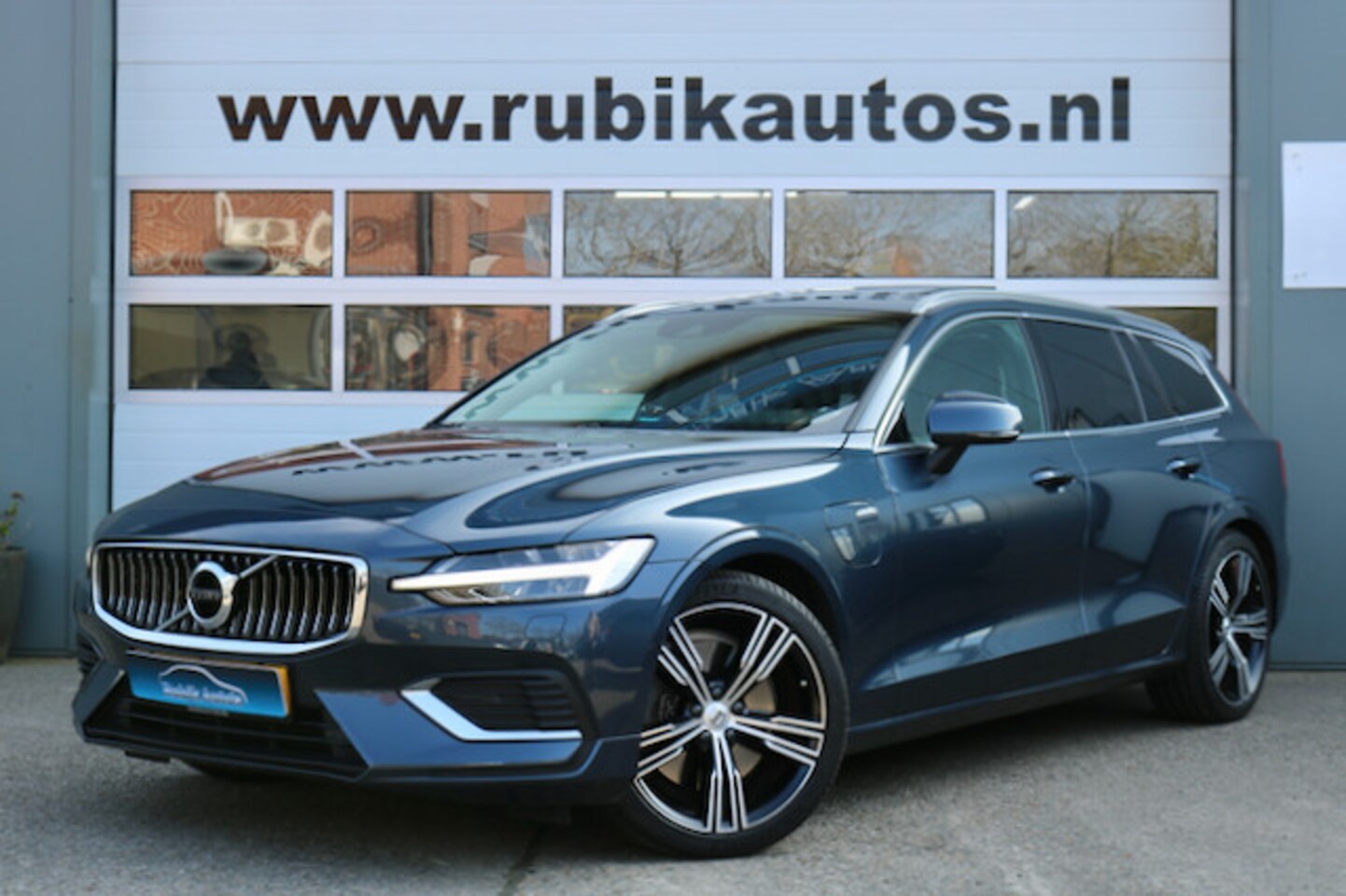 Volvo V60 - 2.0 T6 Recharge AWD Inscription|Pano|74.500 km's - AutoWereld.nl