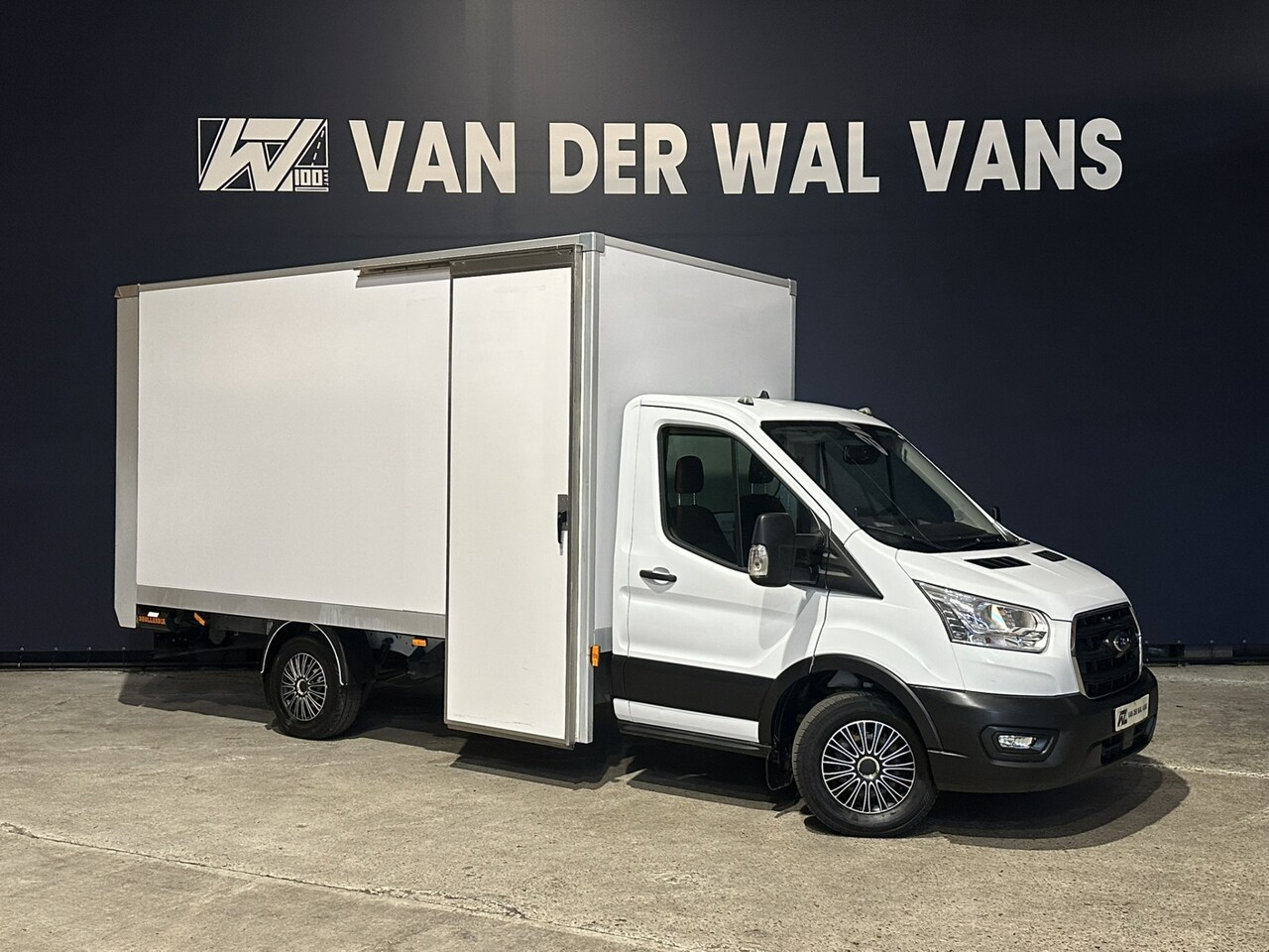 Ford Transit - 2.0 TDCI 131pk Bakwagen 1103kg laadvermogen Laadklep Zijdeur Euro6 Airco | Navigatie | Cam - AutoWereld.nl