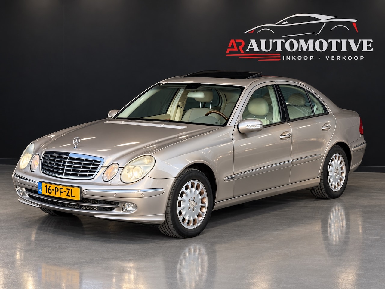 Mercedes-Benz E-klasse - 240 Elegance / Automaat / Lage km stand NAP! - AutoWereld.nl