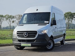 Mercedes-Benz Sprinter - 317 L2H2 RWD Automaat Airco Mbux Camera Cruise Control Apple Carplay Parkeersensoren 3 Zit