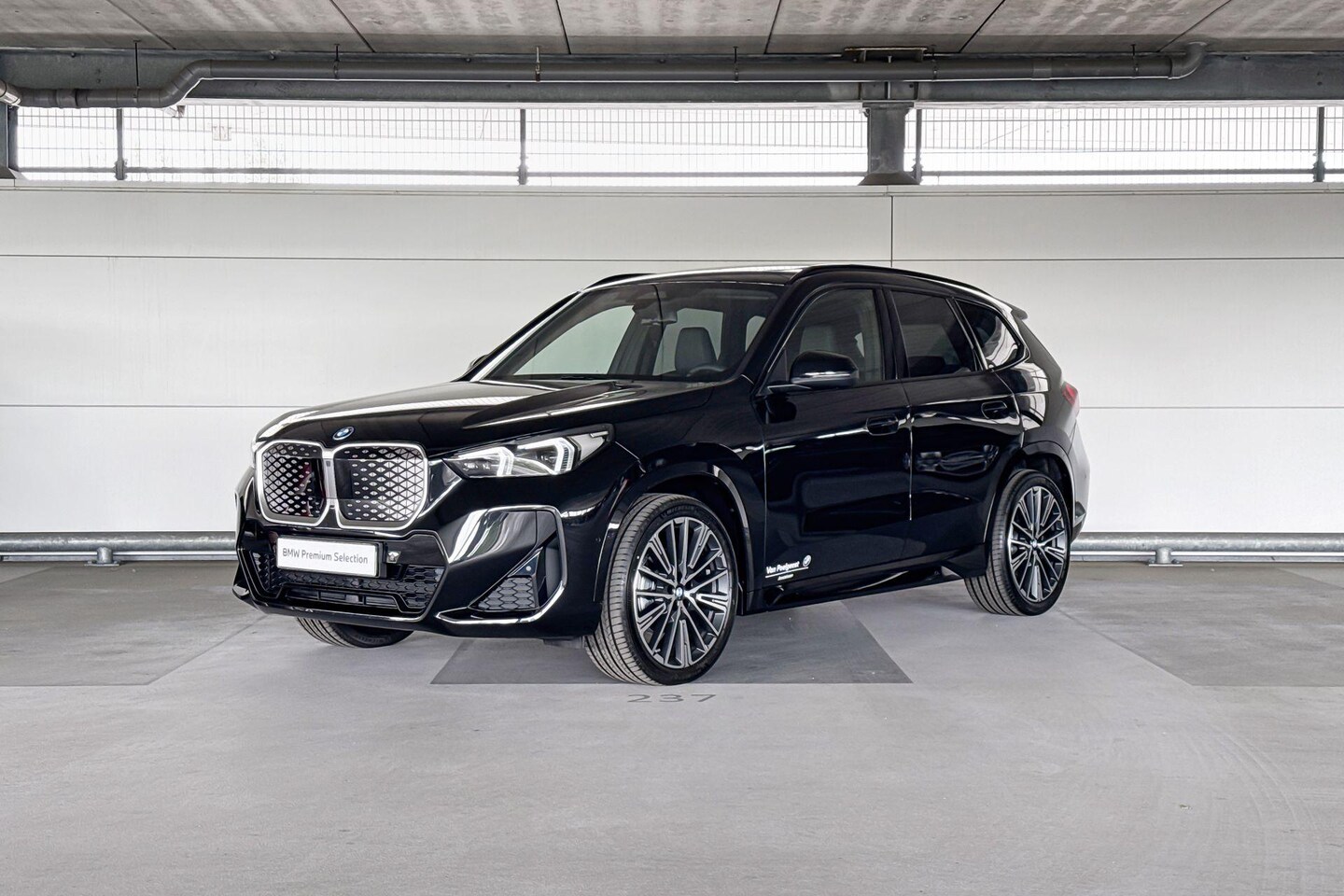 BMW iX1 - eDrive20 67 kWh M Sport Edition | M Sportpakket | Premium Pack | Travel Pack | Trekhaak | - AutoWereld.nl