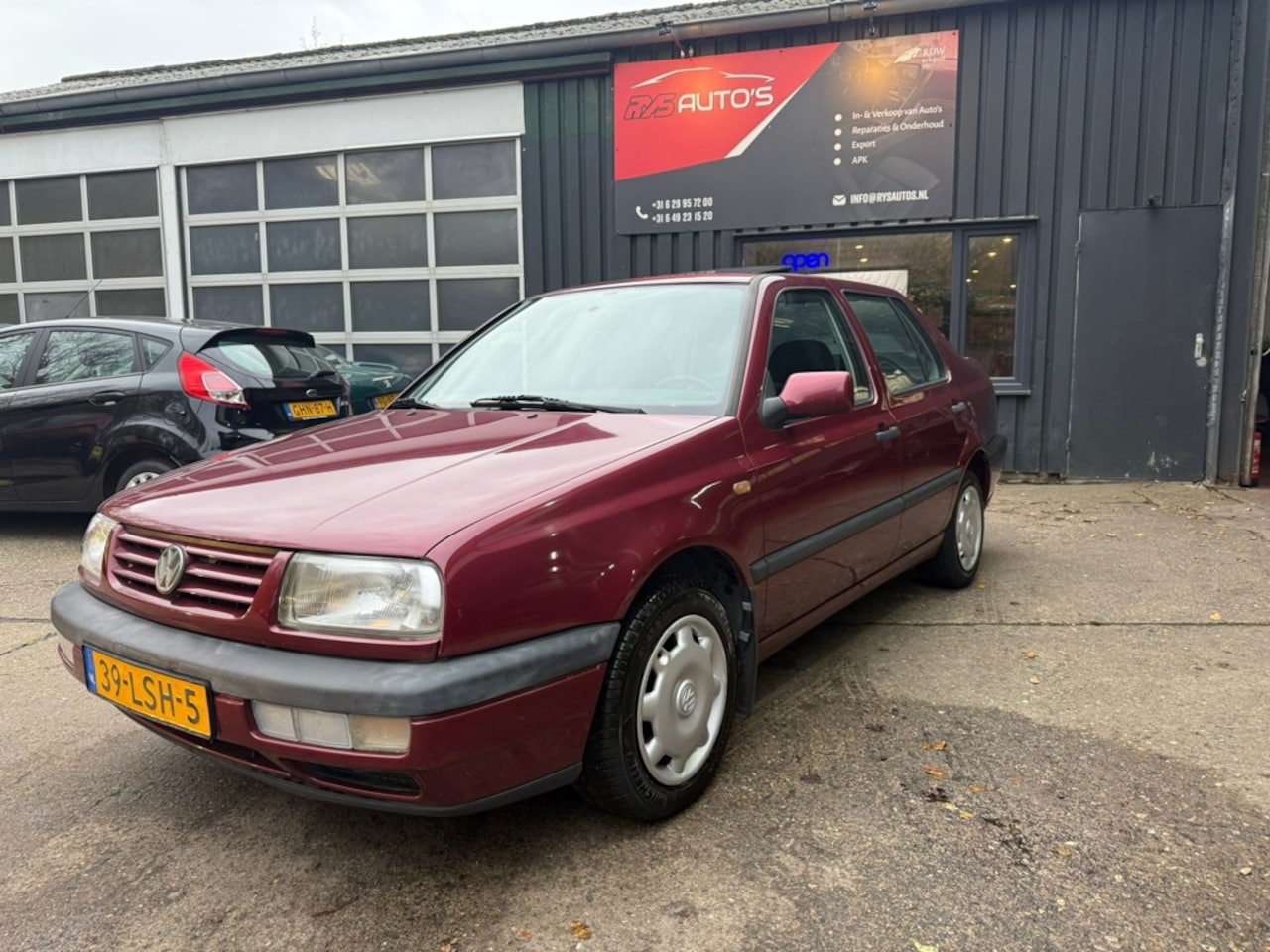 Volkswagen Vento - 1.8 CL /Nieuwstaat/Weinig KM - AutoWereld.nl