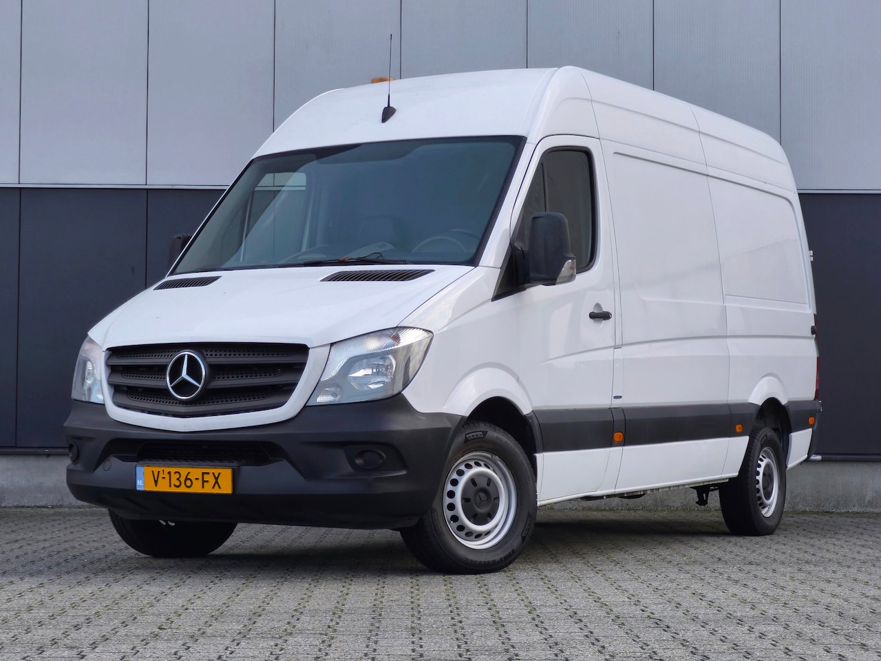 Mercedes-Benz Sprinter - 314 140PK RWD AIRCO PDC L2H2 - AutoWereld.nl