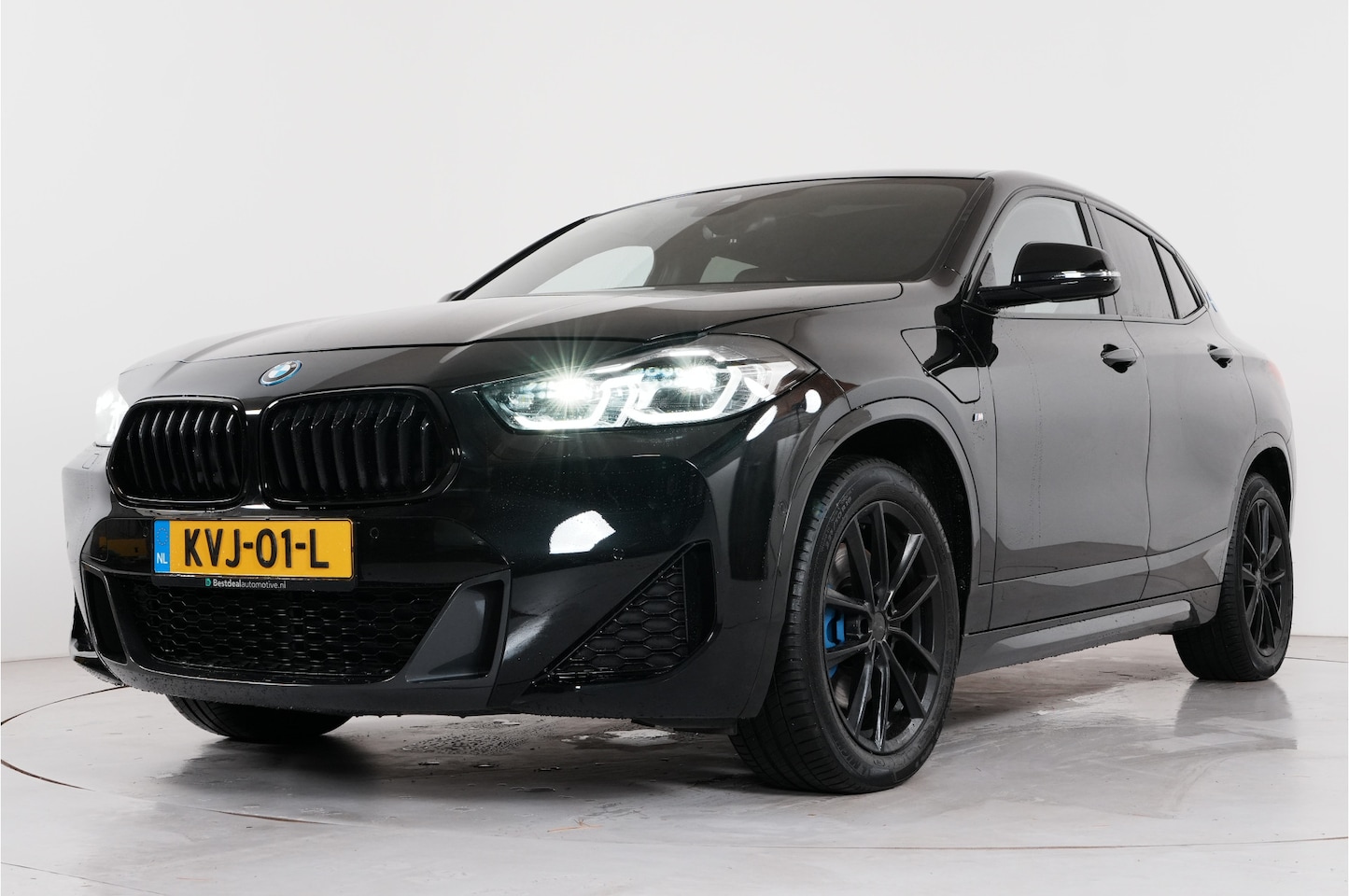 BMW X2 - xDrive25e PHEV 220 pk | SOH 93% | M Sport | Pano | Leder | Head-up | - AutoWereld.nl