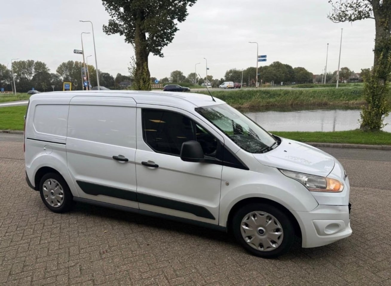 Ford Transit Connect - 1.6 TDCI L2 Trend Cruise Clima Camera 3 Person - AutoWereld.nl