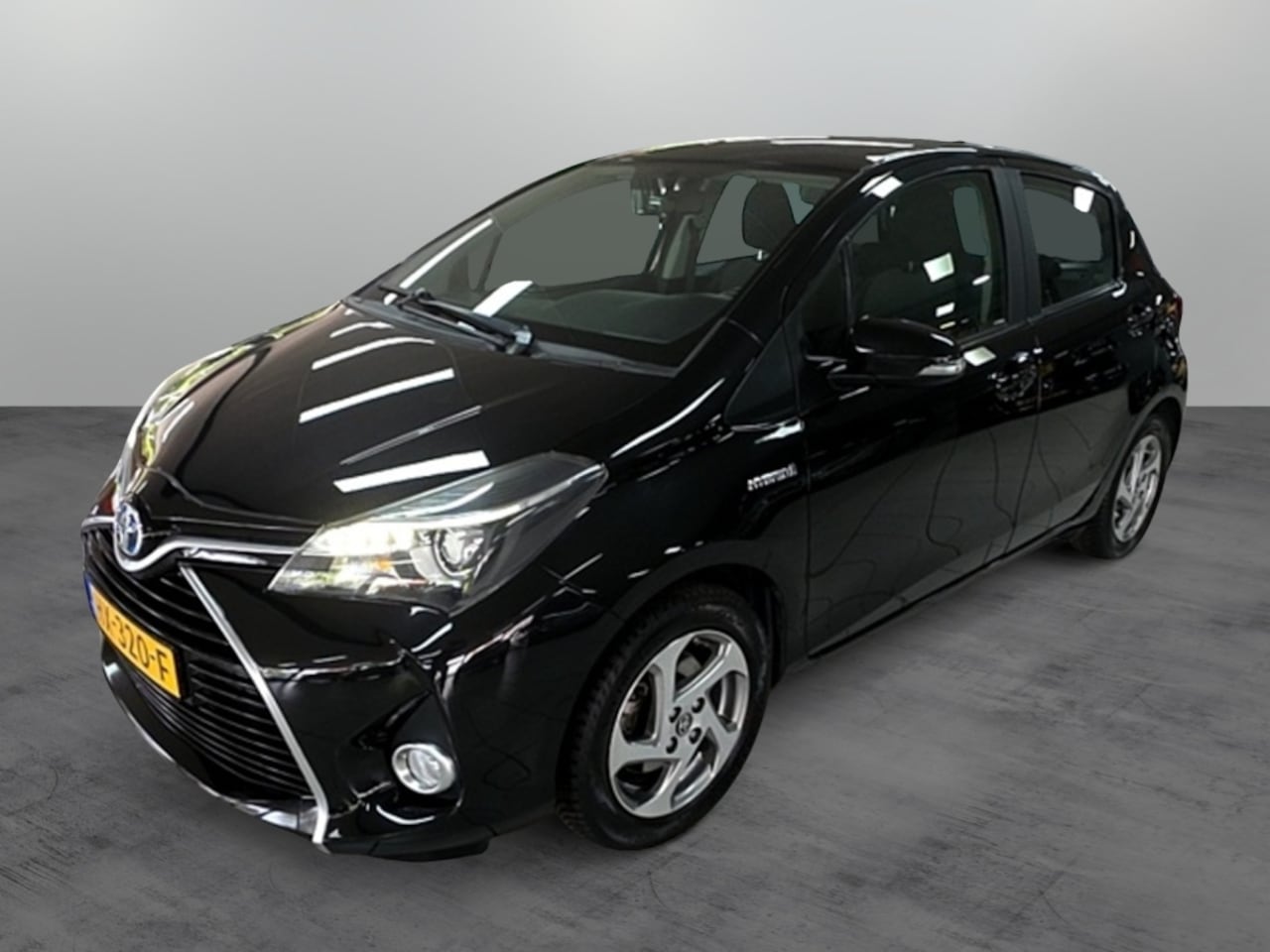 Toyota Yaris - 1.5 Hybrid Navigatie / Camera / Trekhaak - AutoWereld.nl