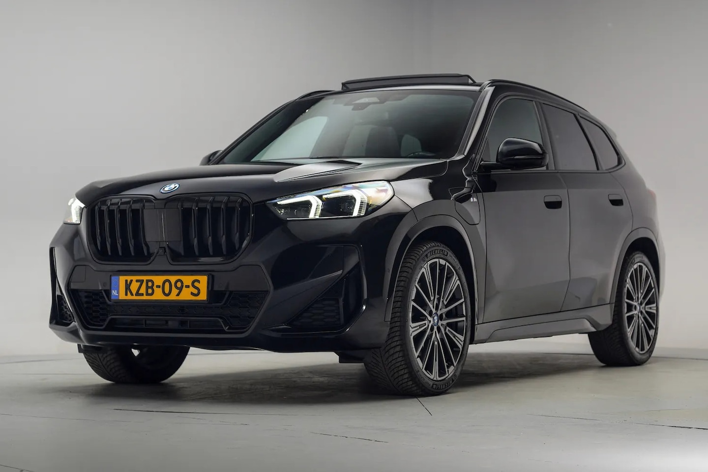 BMW X1 - xDrive 30e M Sport Shadow [ Panorama H/K Head-up Trekhaak ] - AutoWereld.nl