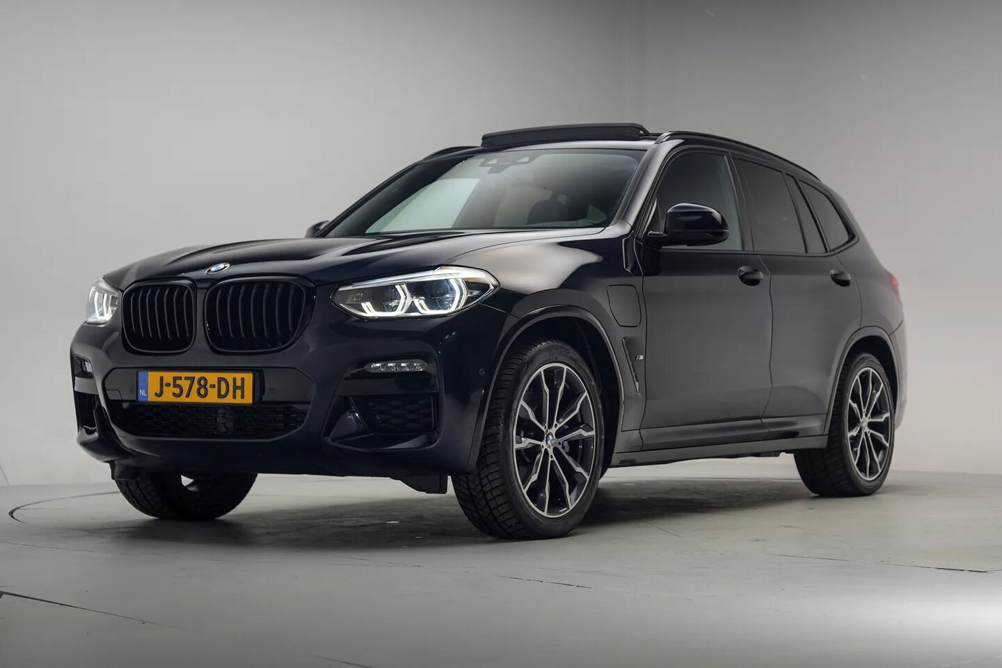 BMW X3 - xDrive30e M Sport Edition Aut. [ Panorama Harman/Kardon Leder ] - AutoWereld.nl