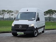 Mercedes-Benz Sprinter - 215 L2H2 Mbux Automaat Distronic Camera Euro6 150Pk Mf-Stuurwiel