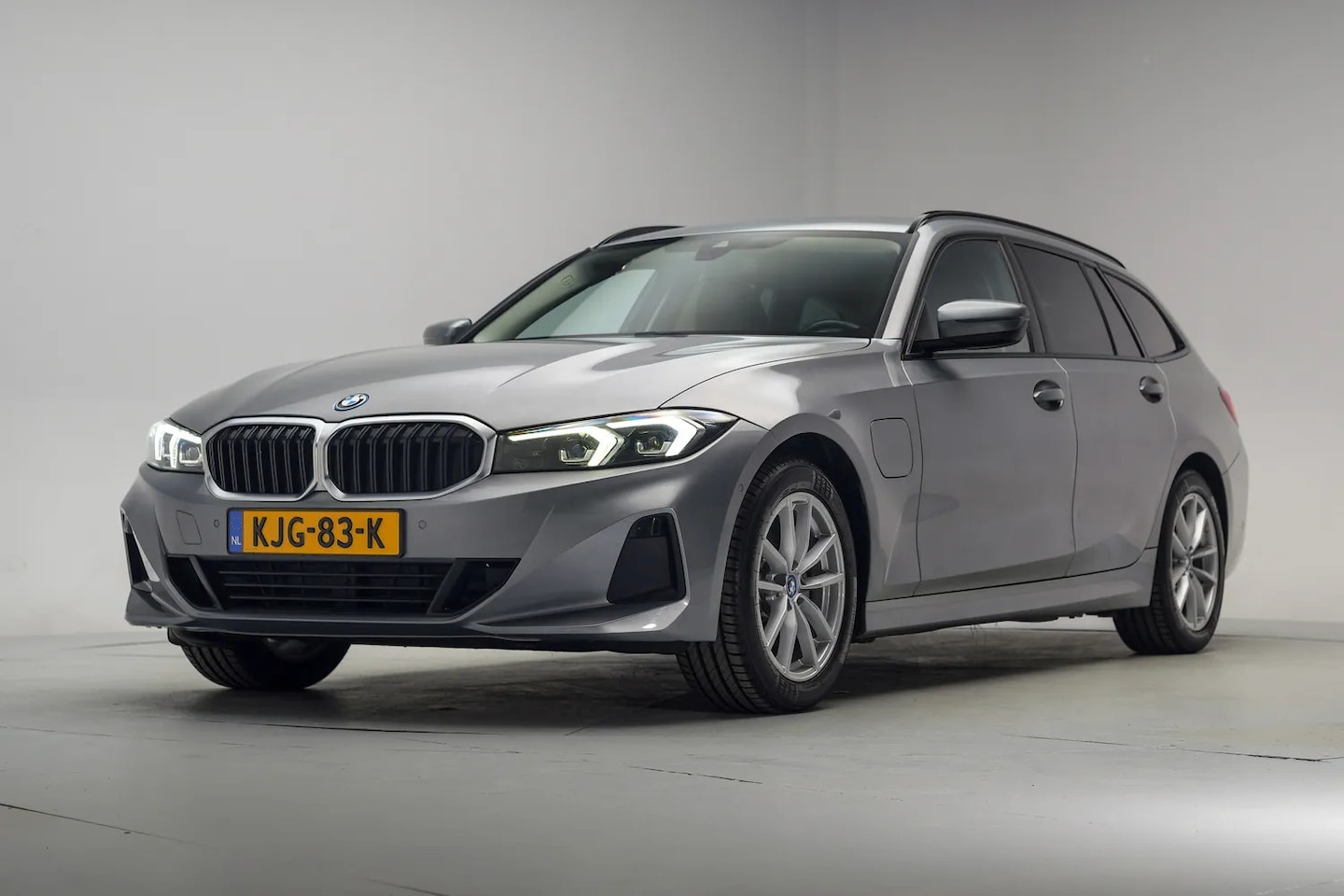 BMW 3-serie Touring - 320e Sport Business Plus Aut. [ Curved screen Sportstoelen LED ] - AutoWereld.nl